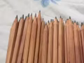 全新铅笔 几分钱出，买了几百支，3H 到9B 的马克牌木头铅笔，绘画作图用