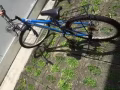 出售二手自行車。8成新 。帶鎖。帶后座。