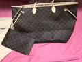 LV 女包一個。全新的。1800$ 大個包。