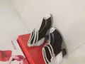 闲置的的凉鞋
