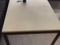 现有9成新的桌子和椅子，需要的人请联系8393 6072（陈小姐）