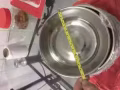 一些厨房用品出售,榨汁机