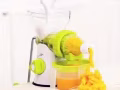 移动晾衣架和果汁机处理