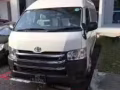 租车服务，全新13座丰田旅行车