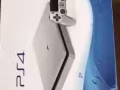 全新的SONY PS4游戏机。出售