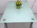 完好玻璃面餐桌