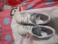 adidas运动鞋