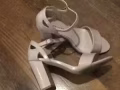 百搭裸色高跟鞋