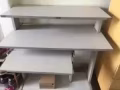 搬家八成新電腦桌，單人床低價出手