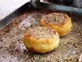 寻找小吃摊位