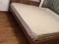 本人搬家有高档实木床.桌子.沙发.电视柜