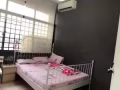 马里士他黄埔巴萨里面老式公寓有多间单间出租，可以住夫妻：一个房间住俩人：包水电网