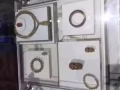 出售品种有:蜜蜡、琥珀 、各种象牙、水晶，手链、项链、风水摆件、天河石，虎眼石