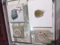 出售品種有:蜜蠟、琥珀 、各種象牙、水晶，手鍊、項鍊、風水擺件、天河石，虎眼石