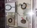 出售品种有:蜜蜡、琥珀 、各种象牙、水晶，手链、项链、风水摆件、天河石，虎眼石