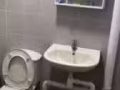 淡滨尼西地铁站有下铺一位男士