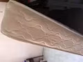 雙人彈簧床墊，只用了一年出，夫妻使用，使用期間有鋪上一層保護墊，品質優良保持乾淨