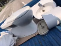 双人床，单人床，冰箱，衣橱，风扇，马桶?，洗脸盆，