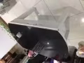 現有一黑色飯桌
