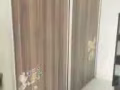因为要卖房子。出售漂亮的衣柜