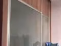 房间租一个男的，靠地近地铁站，楼下就是巴士站，超市也在旁边，环境优雅，