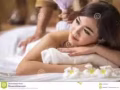 儒雅男按摩师，专为女士提供按摩推拿服务