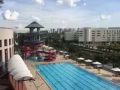 稀有俯瞰泳池,面向水上乐园的 HDB 复式公寓