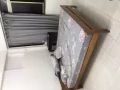 亚龙八巷有单间，床位出租，有男搭房，女搭房。楼下就是巴士站。