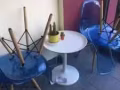 單人床和沙發