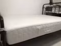 出售9成新IKEA HYLLESTAD床墊，S$200送床架。