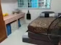 夫妻或两位女性