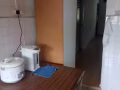 兀兰103 13街地铁8分钟左右，三人间招女搭房。