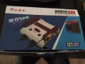 小霸王經典普通紅白遊戲機，送兩個遊戲卡，兩個牛角手柄是