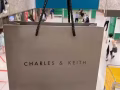 8月7日晚上10点左右在公车261上遗失了CharlesKeith的钱包
