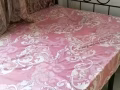 淡滨尼地铁站对面有大隔间，小储藏间，男女床位出租，靠近地铁站，巴士总站，水电网全