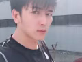 找个女朋友，没事聊聊天，休息一起看电影，散散步，