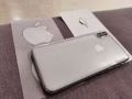 出售一部九成新蘋果X，256GB，原盒全配，最低價880