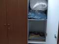 八成新三门衣柜，80新币。