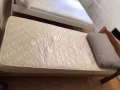 9.9成新单人床带厚床垫2套，还有小冰箱一个