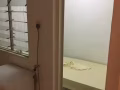 布莱德公寓佣人房出租，一个人住。400一个月，水电网都包，可以煮饭。