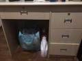 寫字桌，兩把鑰匙。一個插排，一個組裝鞋架，外加兩個ipad充電器，沒有線
