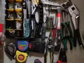 出售手电钻 二块电池，隔间龙骨钳和剪刀等工具