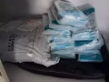 醫用口罩，家人寄的太多了，現在已經買不到真正的醫用口罩了，30新幣50個