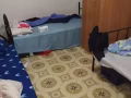 淡宾泥21街 有男床位出租 三个房间九个人  都是单人床