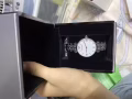 阿玛尼女表出手