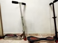 兩輛孩童滑板車