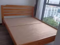 雙人床新買的。150包送包安裝。