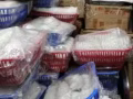 二手廚具，包括瓷碗，白鋼容器，大圓餐桌等，廉價出售