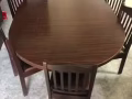 本人有桌子出售，一张双人床
