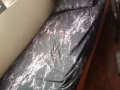 木床，买一送一张桌子